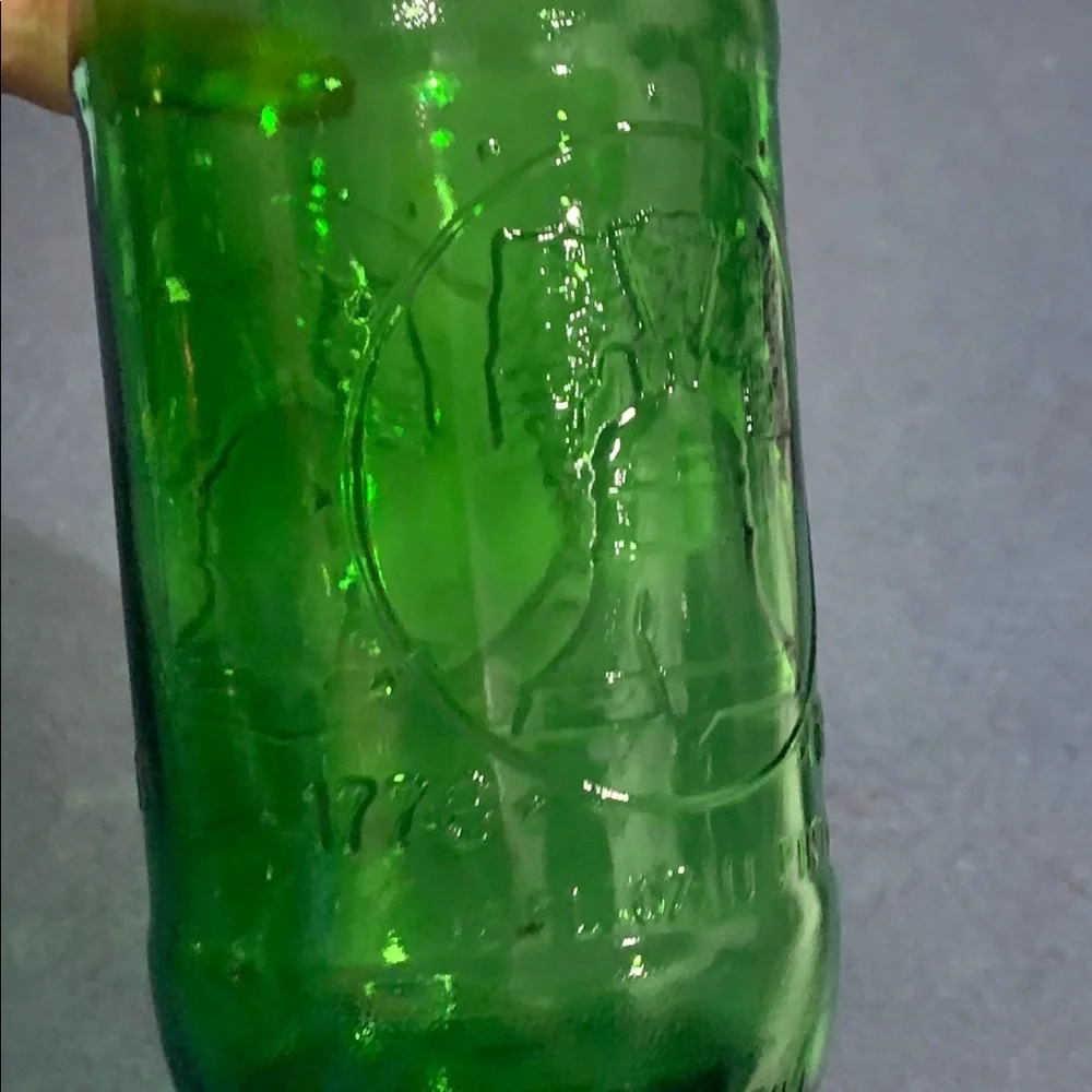 7-UP Bottle/Liberty Bell,Bicentennial 1976,Green Glass Bottle, excellent clean